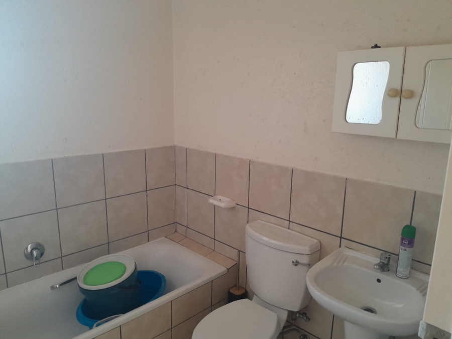 2 Bedroom Property for Sale in Waterval East North West
